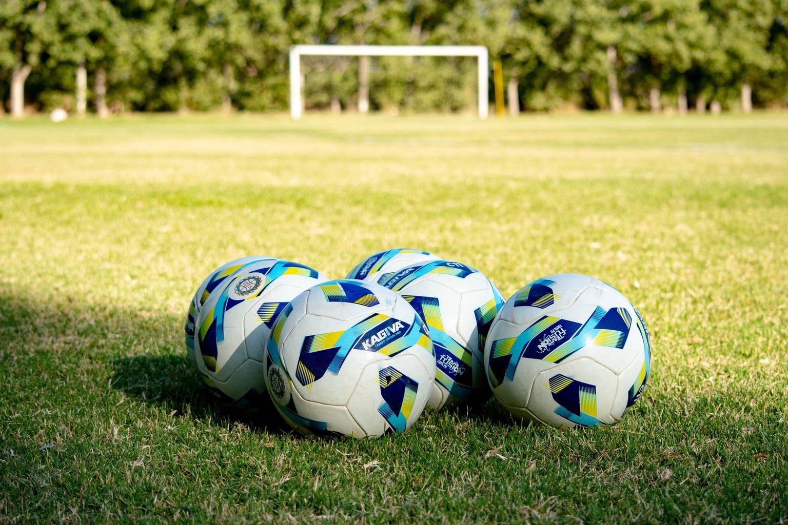 How to Cross a Soccer Ball: 5 Pro Tips for Precise Delivery — Drills to Improve Your Crossing Technique How to Cross a Soccer Ball: 5 Pro Tips for Precise Delivery — Drills to Improve Your Crossing Technique